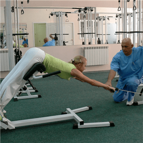 Desempenho de ginástica especial para o tratamento da osteocondrose
